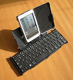 Sony PEG-T615C, Innopocket Hard Metal Case, Belkin G700 Folding Keyboard